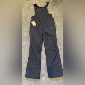 Patagonia women’s Powder Town Bibs NWT medium color black